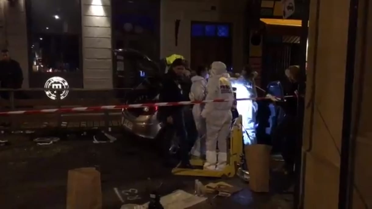 Gyalogosokat próbált meg elgázolni egy autós Franciaországban – videó