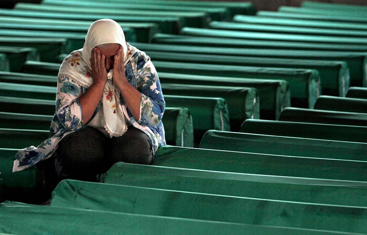 Srebrenica: 142 év börtönt kaptak szerb katonák Szarajevóban
