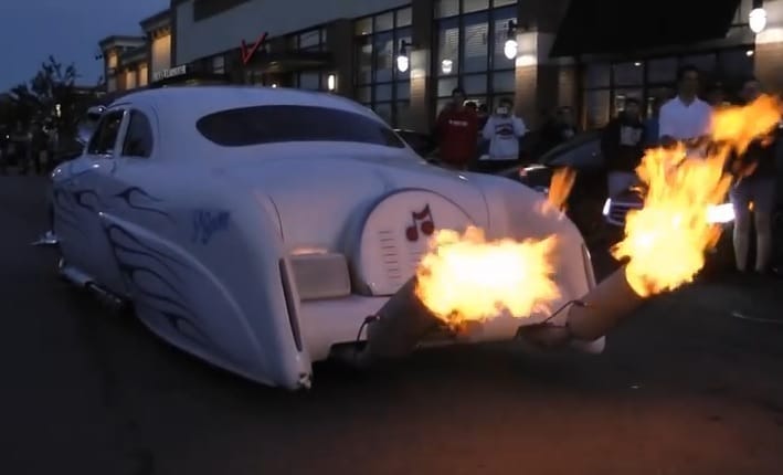 Mennyire őrült egy ilyen tűzokádó hot rod - videó