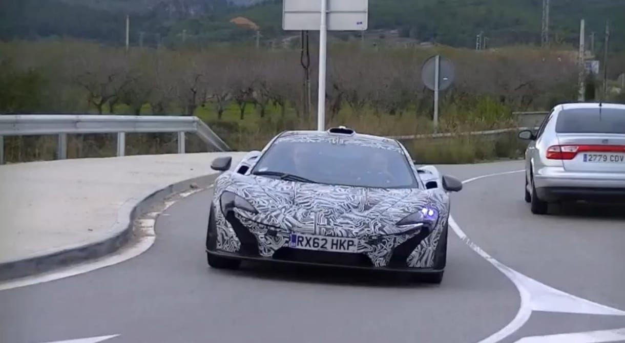 Kémvideón a McLaren új közúti szuperverdája 