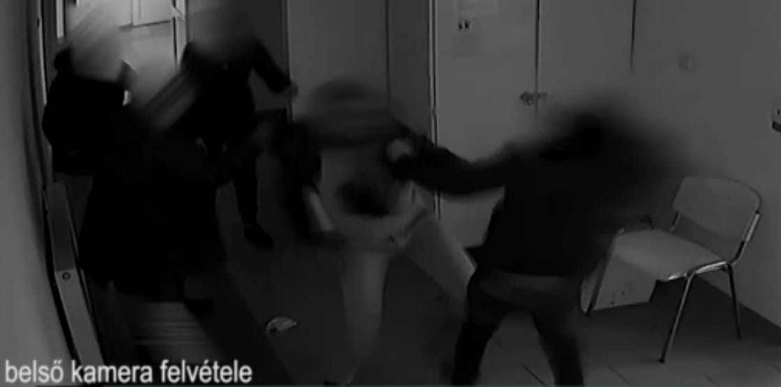 Videó: percekig ütötte egymást két férfi a tápiószelei családsegítő központban