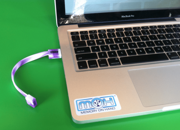 Hordja karkötőként USB kulcsát! [videóval]