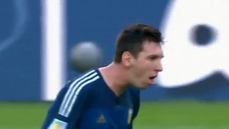 Messit a döntőben is elfogta a hányinger – videó