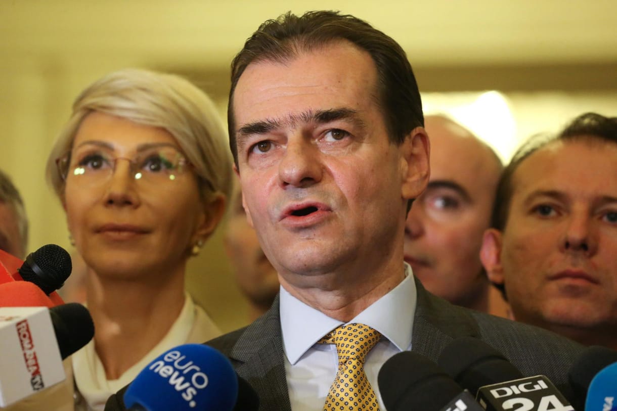 Megbukott a román Orban-kormány