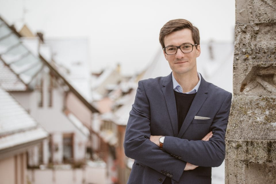Kiverték a freiburgi polgármester fogát