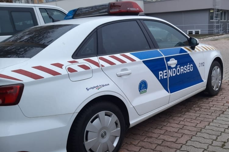 Szerszámnyelek is előkerültek, amikor egymásnak esett két haragos család Sajószentpéter főutcáján