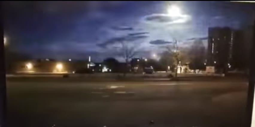 Hatalmas tűzgolyót vett fel a gyorshajtókra vadászó kamera - videó