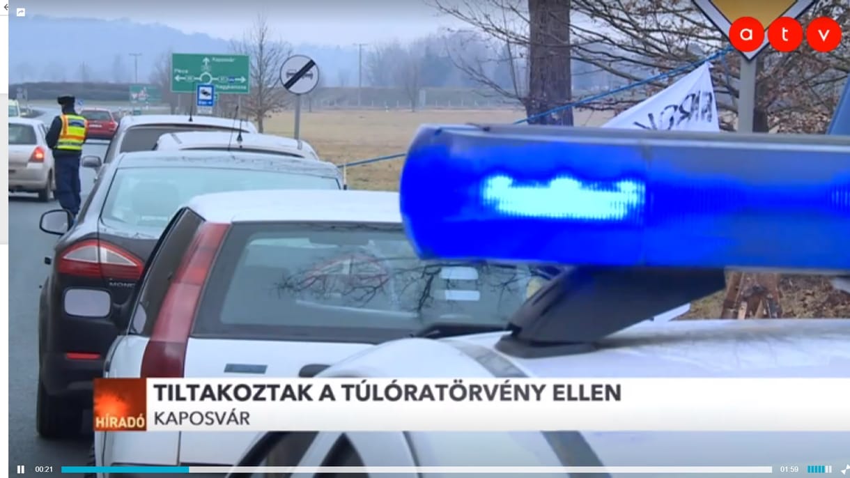 Pápán és Kaposváron is útlezárással tiltakoztak a túlóratörvény ellen