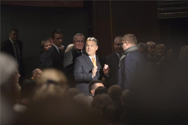 Orbán belengette a harmadik rezsicsökkentést