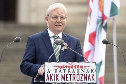 Tarlós: Csak két drótot dugtak össze rosszul, hamarosan újraindulnak a 3-as metrókocsik