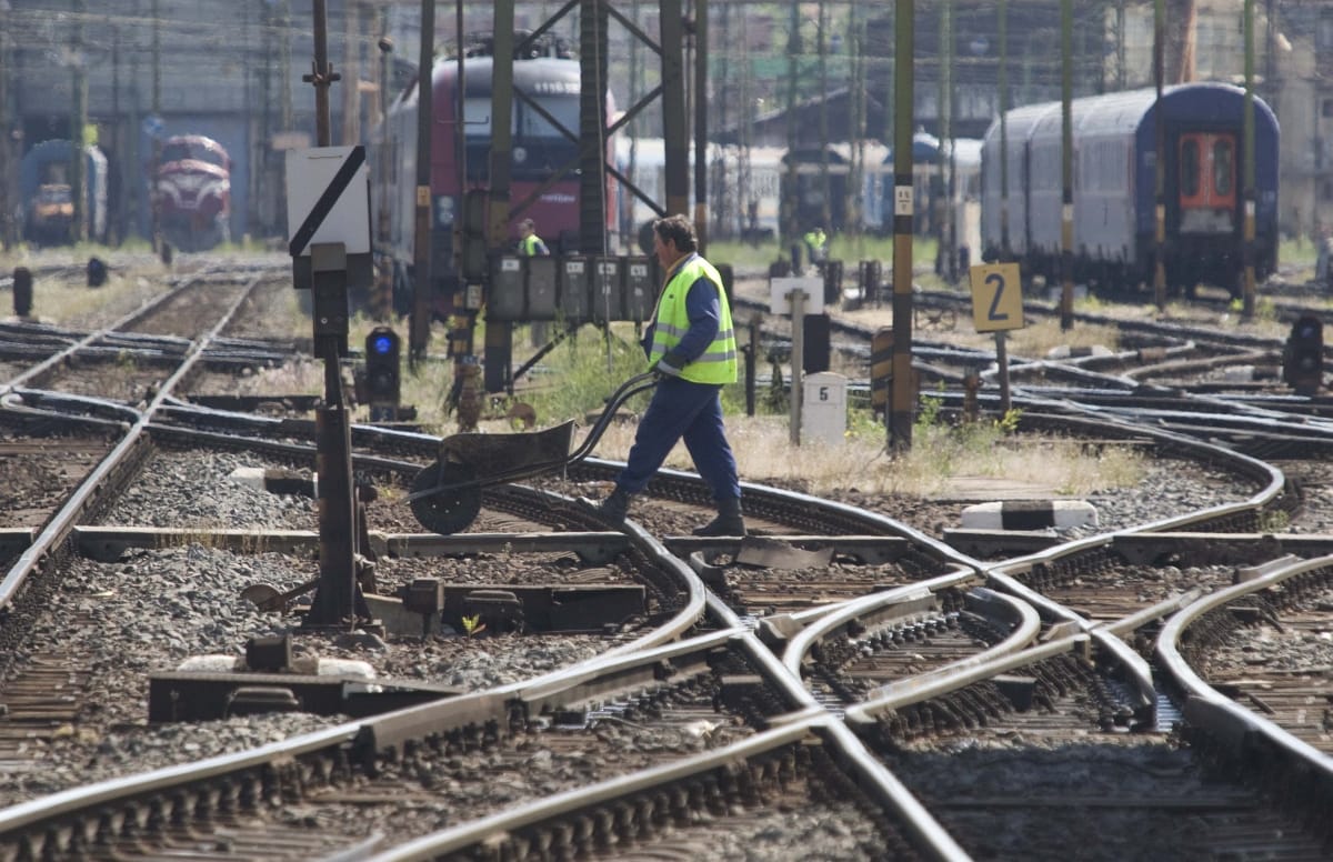 Forrnak az indulatok a MÁV-nál, Lázár János 200 ezres hőségpénzéből nem jut mindenkinek