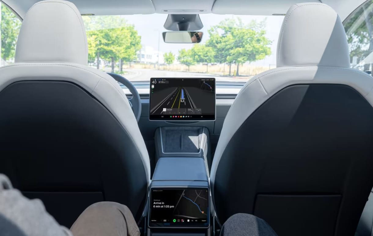 Elindult a Tesla robottaxija, igaz néha a szembe sávban is hajt az autó – videó