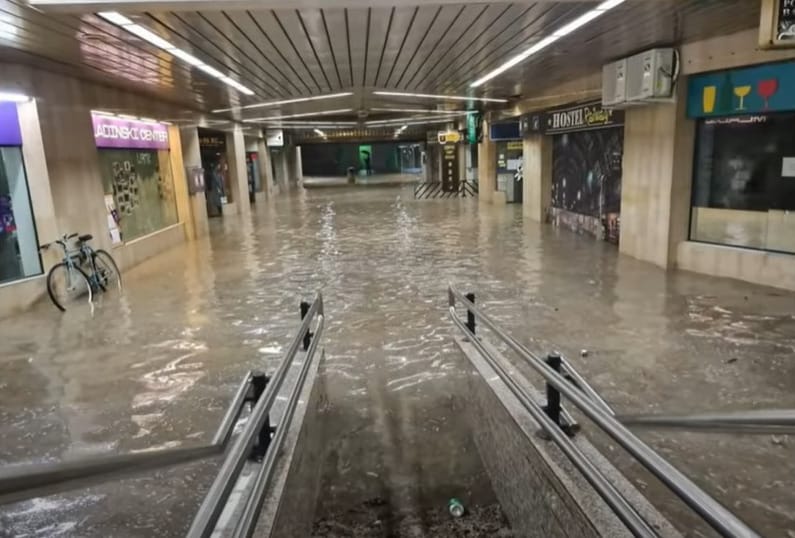Olyan esőzések vannak Ljubljanában, hogy otthonmaradásra kérik az embereket