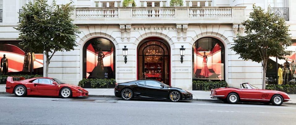 Leparkolt a boltja elé 30 millió dollárnyi Ferrarit Ralph Lauren