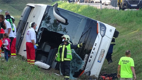 Halálos buszbaleset történt az M5-ösön