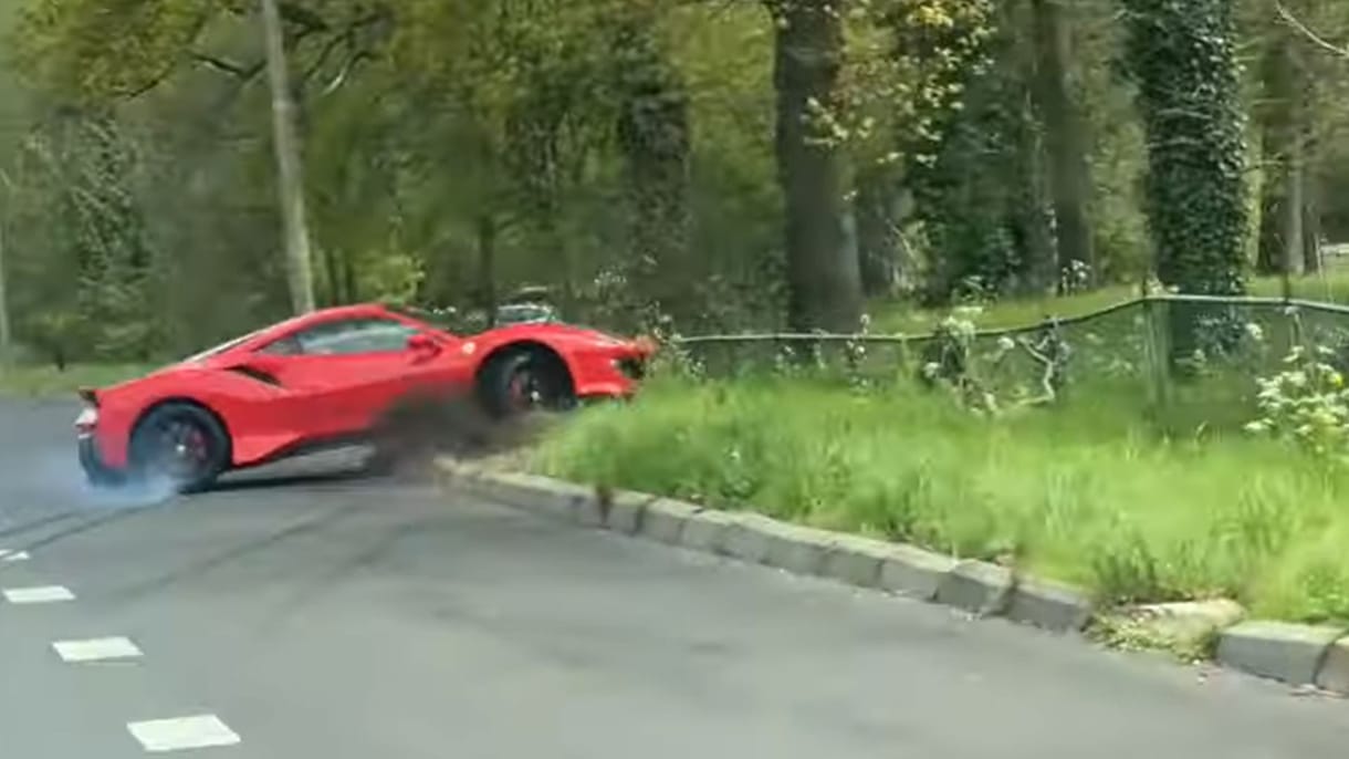 Megmutatta a Ferrari 448 Pista, mivé fajulhat egy óvatlan gyorsítás - videó 