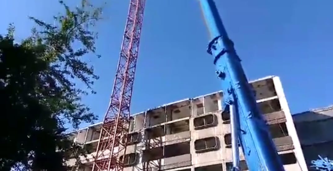 Építésekor lehetett utoljára így látni a pécsi magasházat – videó