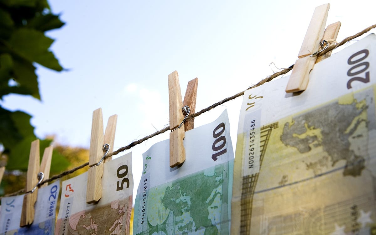 50 millió forintot segíthetett tisztára mosni egy ghánai bűnözőkkel dolgozó tolnai asszony