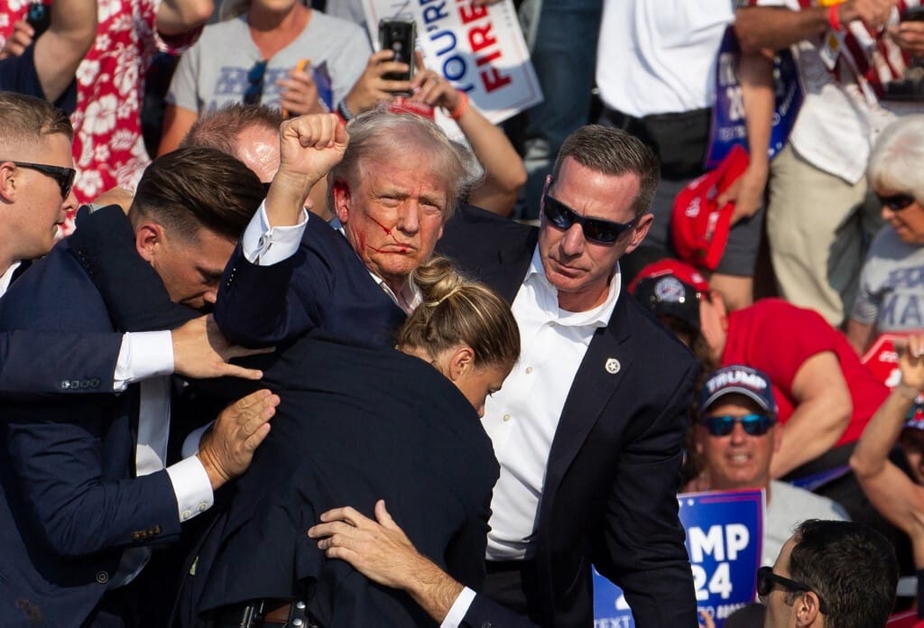 Fülke: Egy lövés és egy képkocka, amely Trump élete helyett Biden elnökségébe kerülhet