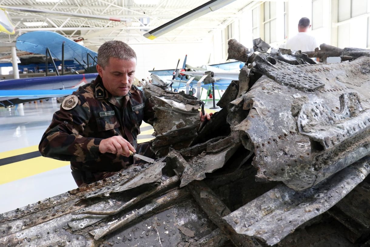 Máris kiállították a Dunából előkerült bombázó roncsait – fotók
