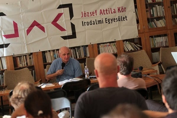 „Az archívumok felnyitása hamisítási vággyal jár” – írók egymás közt
