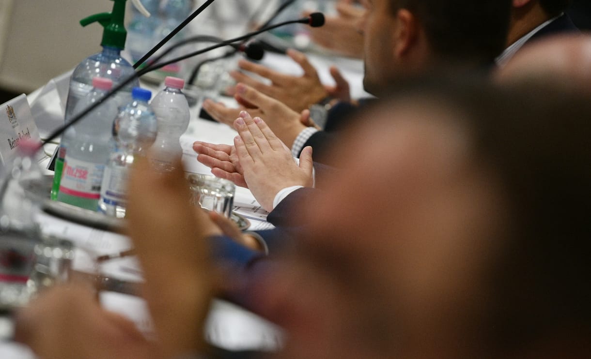 A kerületi képviselők fizetésemelése smafu eddigi 