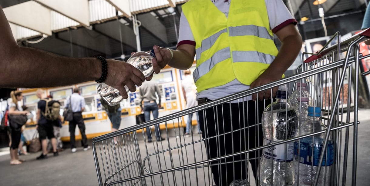 Kiderült, mennyi Mészáros-vizet osztogattak szét a hőségben