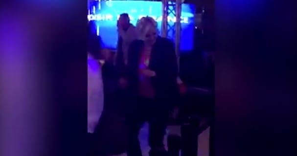 Így táncolt Le Pen a veresége után az I Love Rock n' Rollra - videó