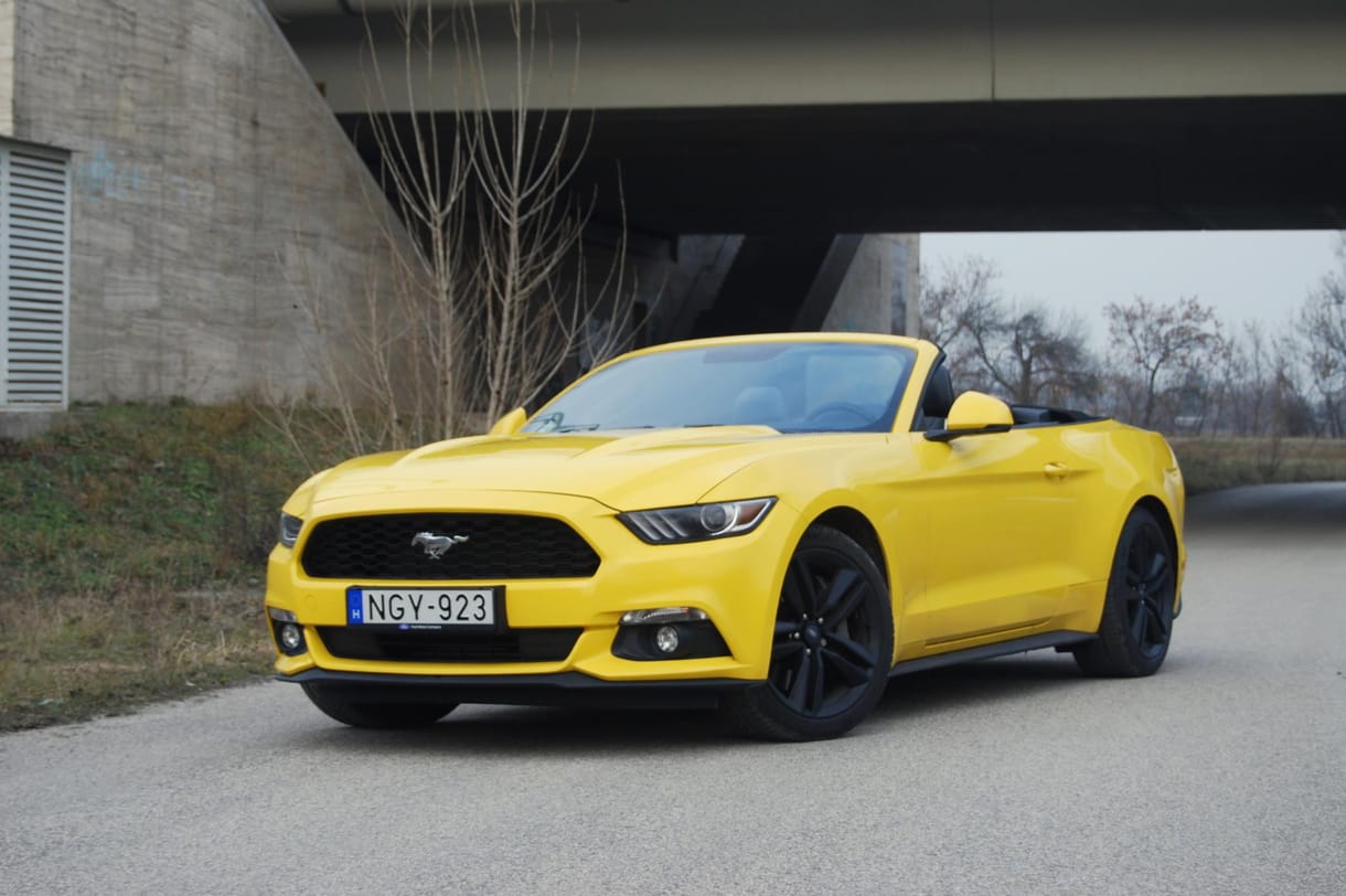 Ford Mustang Convertible-teszt: megérte 50 évet várni?