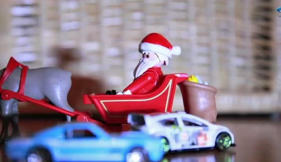 Videó: idén mini Ken Block a karácsonyfa körül csapatja