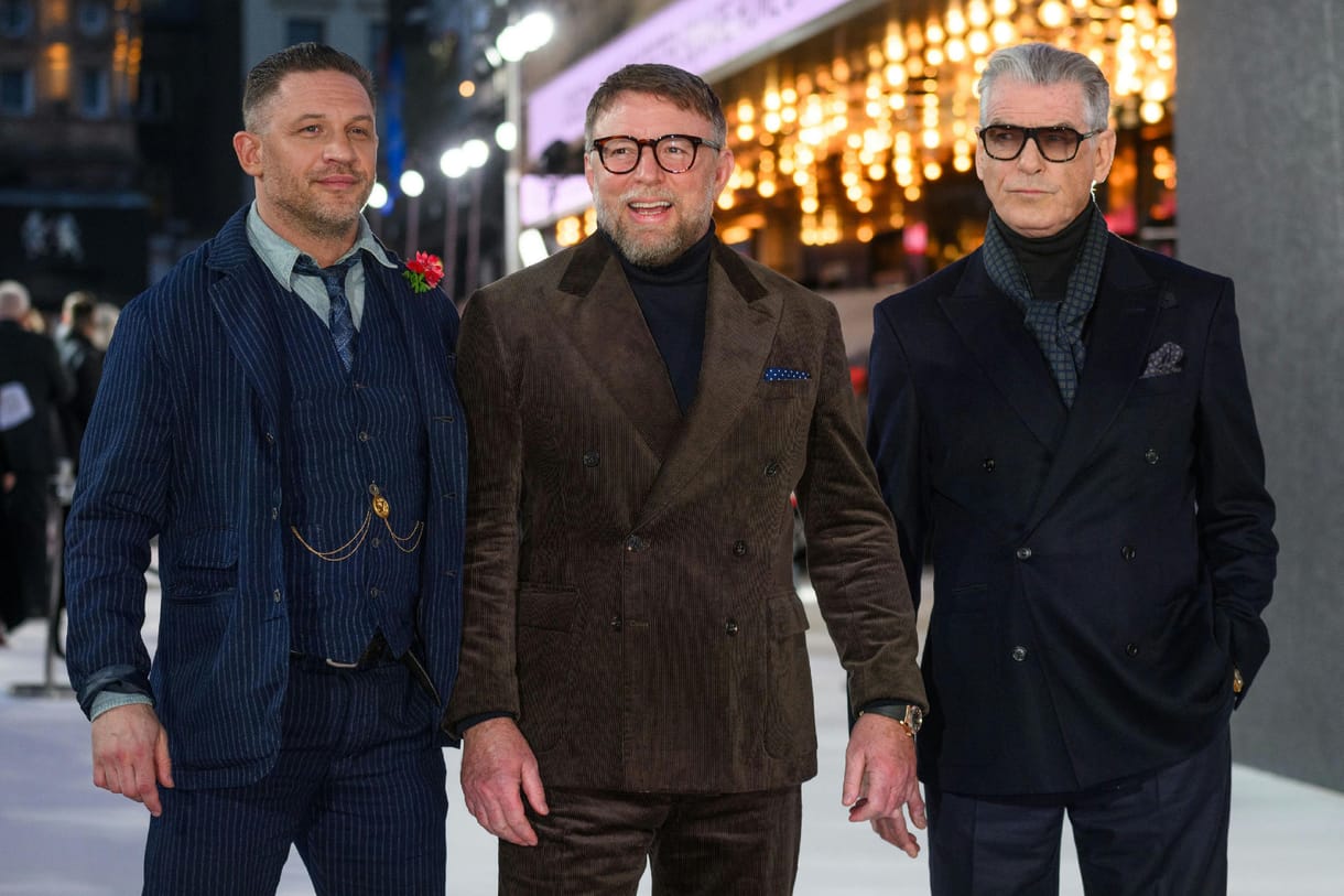 Guy Ritchie több asztalon játszva pörgeti a zsetonokat, és nagyobbat ígér, mint valaha