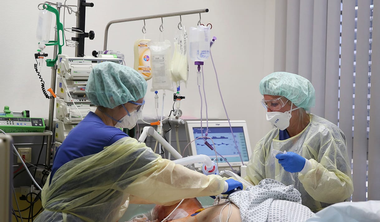 Semmelweis Egyetem: Ezt művelte 18 nap alatt egy magyar beteg tüdejével a koronavírus