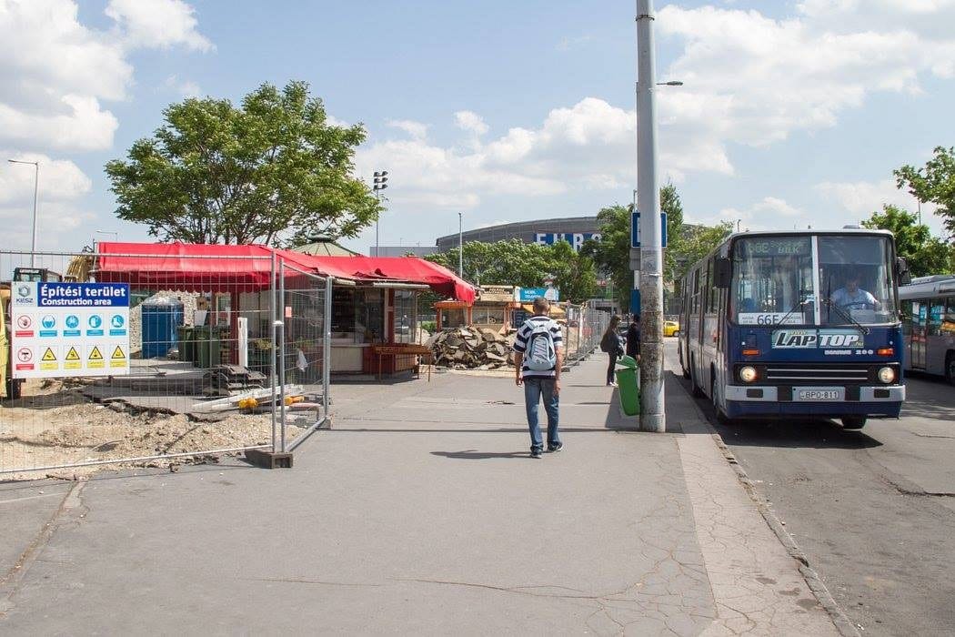 Bódék miatt csúszik a Határ úti végállomás átépítése