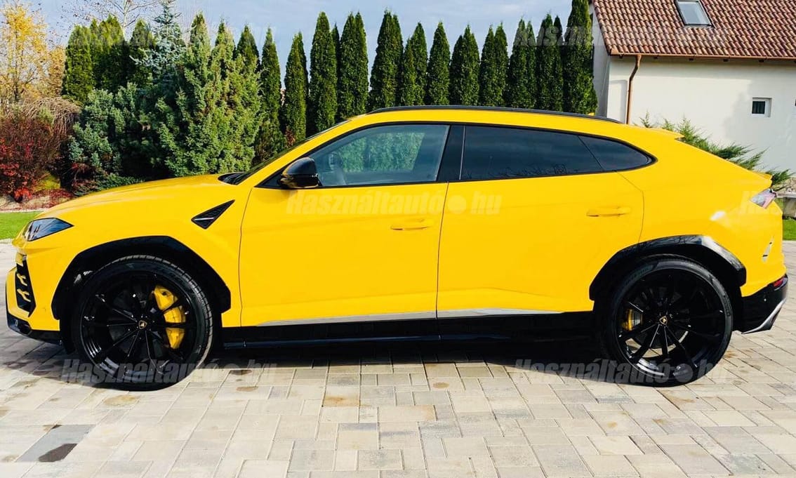 110 millió forintért árulnak Sajószentpéteren egy citromsárga Lamborghini Urust