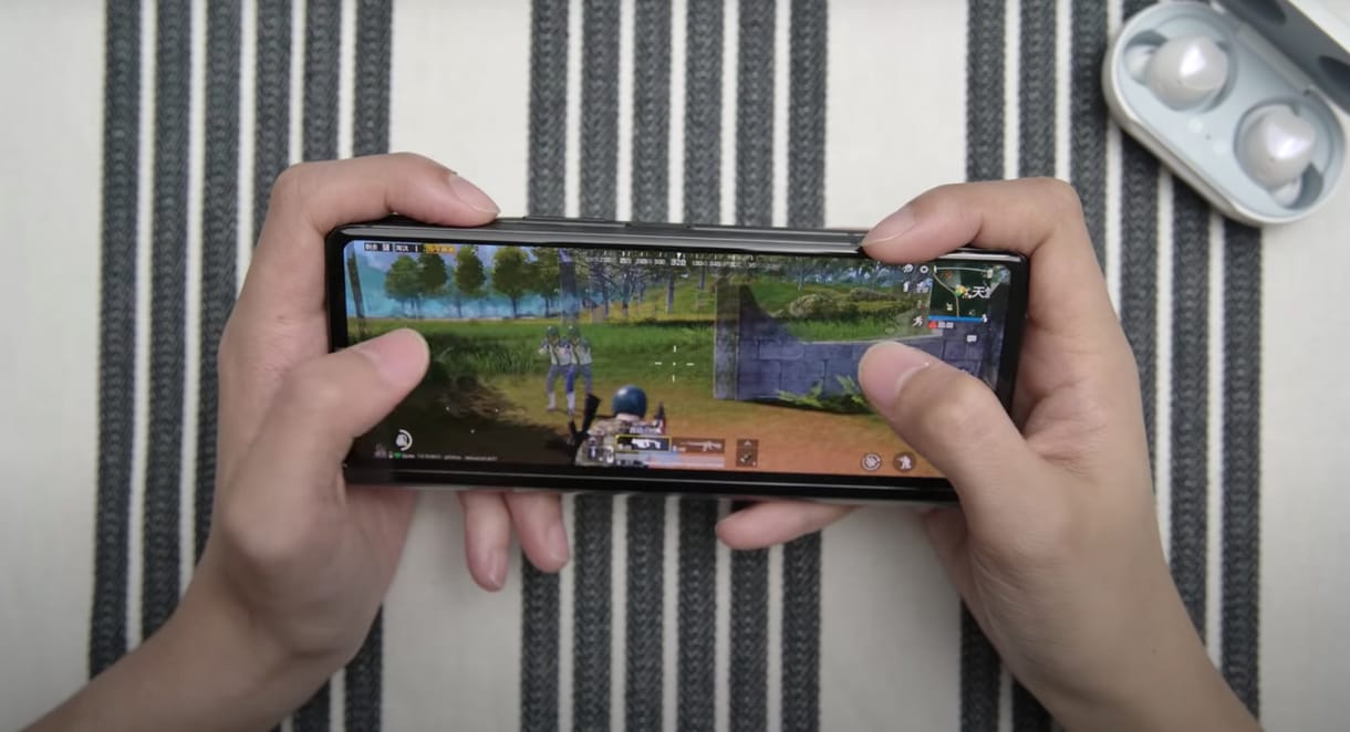 Felkerült egy videó a YouTube-ra, testközelből nézhetjük meg a Samsung Galaxy Z Fold 2-t