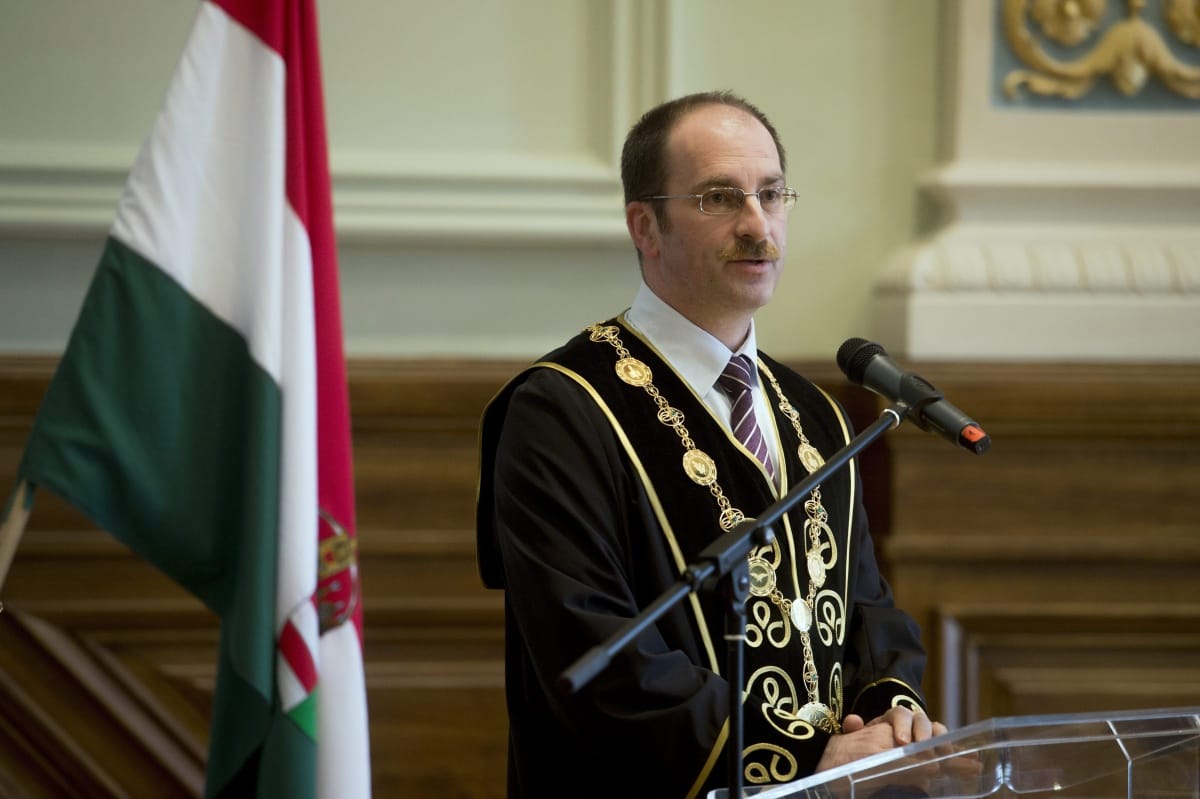 Áder elfogadta Patyi felmentését rektori tisztségéből