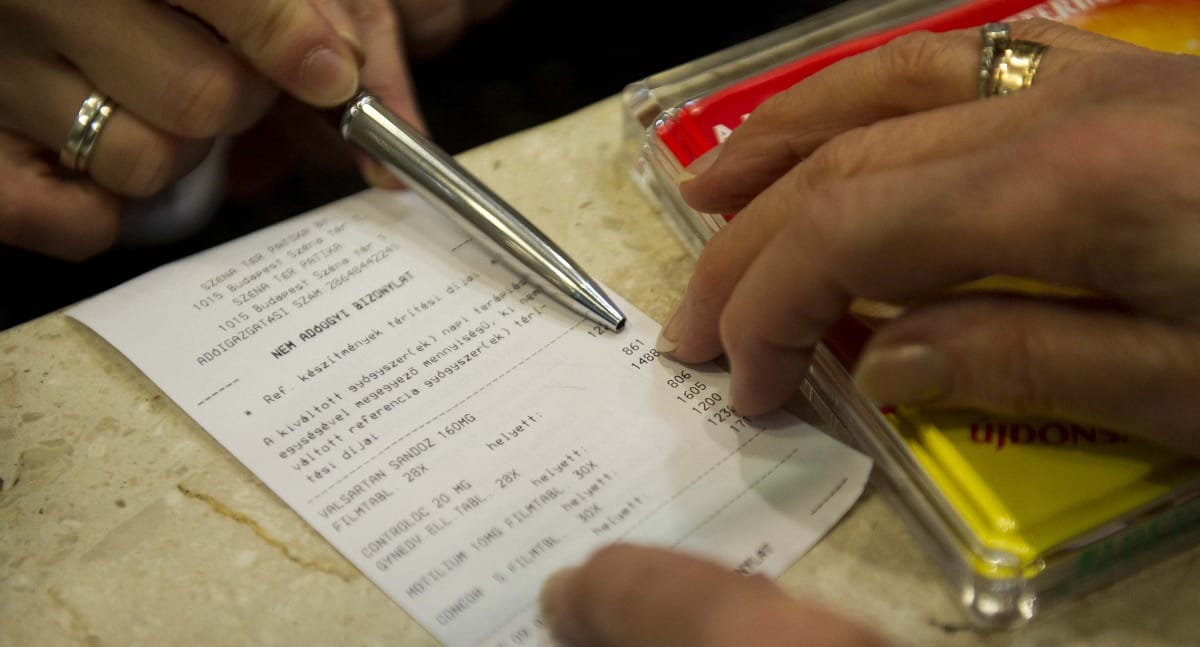 Kötszerekkel csaló orvosokat és patikusokat ítéltek el Tatabányán