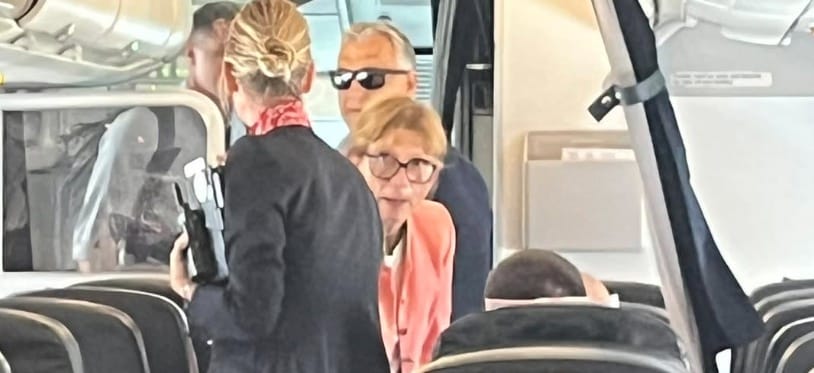 Orbánt és feleségét most Vadai Ágnes szúrta ki az Air France Párizsból Budapestre tartó járatán