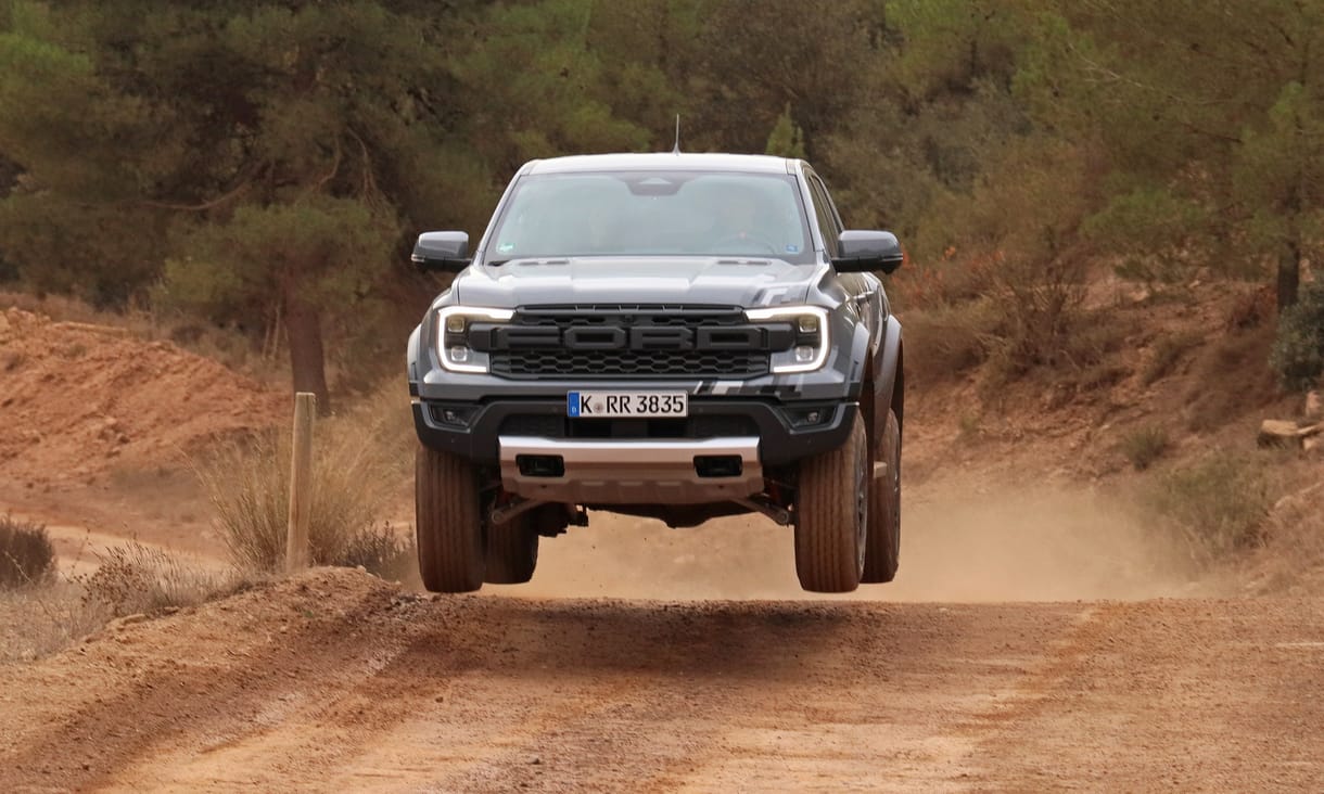 Homok, sár, szikla, ugrató: alaposan megkínoztuk az új Ford Ranger Raptort