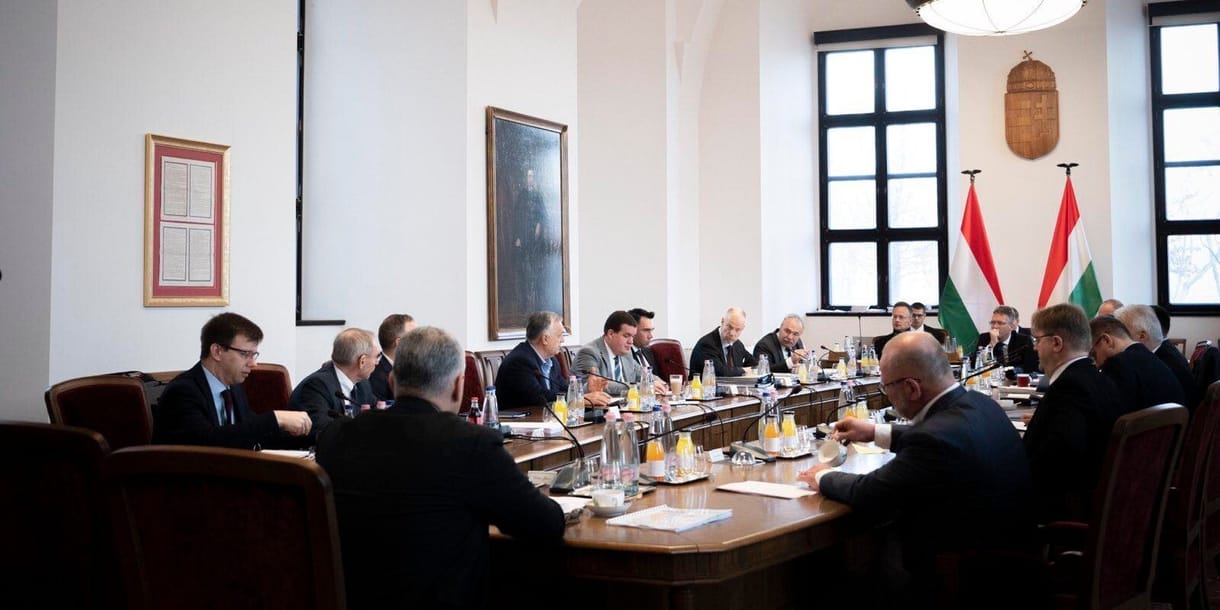 Templomfelújítás, reptérüzemeltetés – ismét belenyúlt a kormány a költségvetésbe