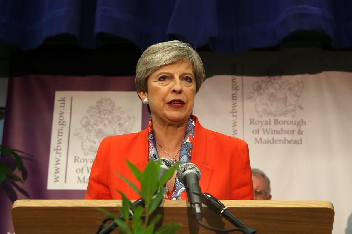 Az internet népe nem kíméli Theresa Mayt – beindult a mémgyár