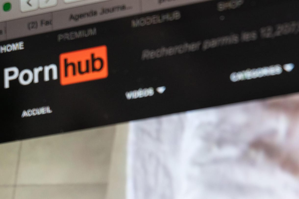 Szigorú a törvény? Elérhetetlen a pornó. Így tiltakozik a Pornhub az új amerikai szabályok ellen