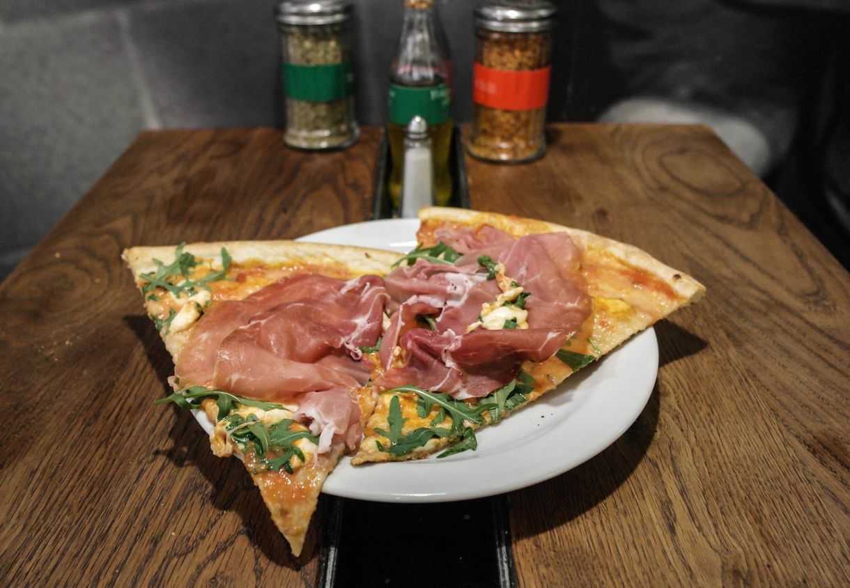 Kevés hazai beoltott kért eddig az ingyen pizzaszeletből