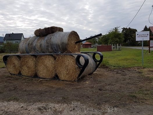 Eltűnt a kesztölci szalmatank