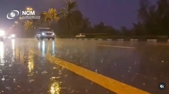 Dubajban arra is van pénz, hogy drónokkal csináljanak esőt