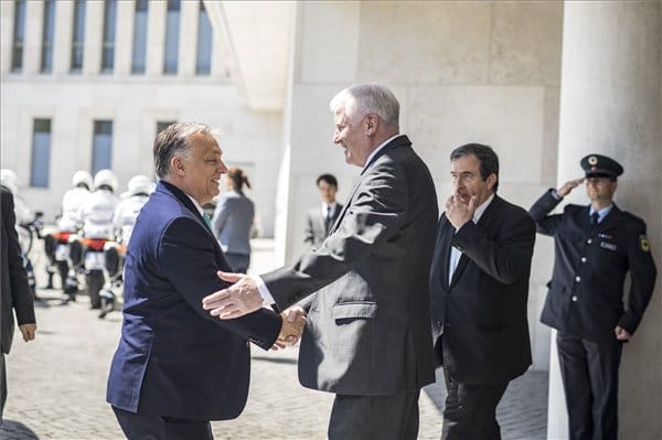 Orbán hajthatatlan, derült ki Berlinben