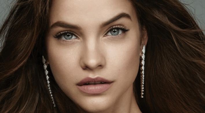 Palvin Barbara megszerezte a jogsiját, és egy Teslát választott
