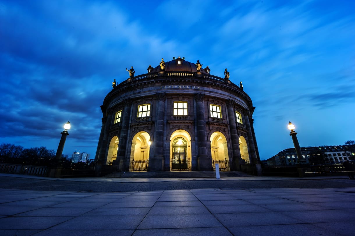 12 nőt futtattak Berlinben, 70 milliót szedtek össze
