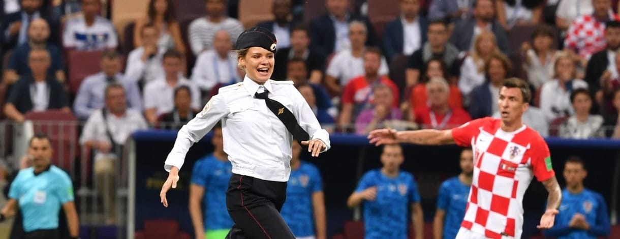 Alig léptek ki a fogdából, már a kapuban ismét őrizetbe vették a Pussy Riot három tagját