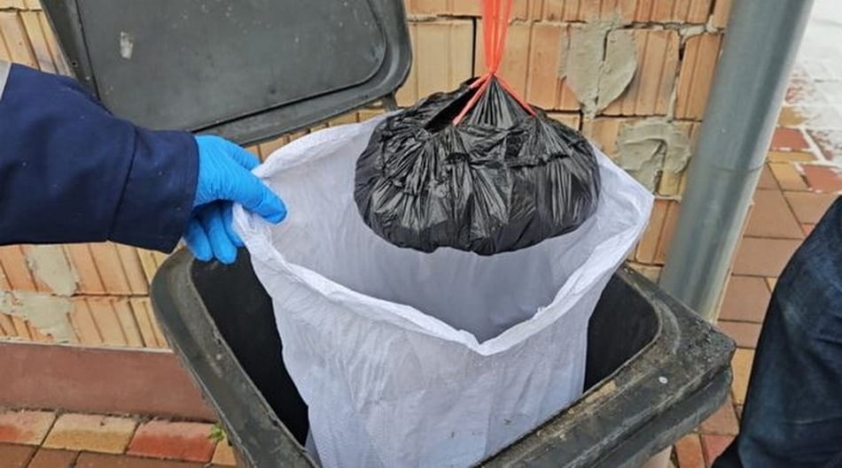 72 ezer adag kábítószert foglaltak le a rendőrök az újszászi dílereknél, a kukában is drogot találtak